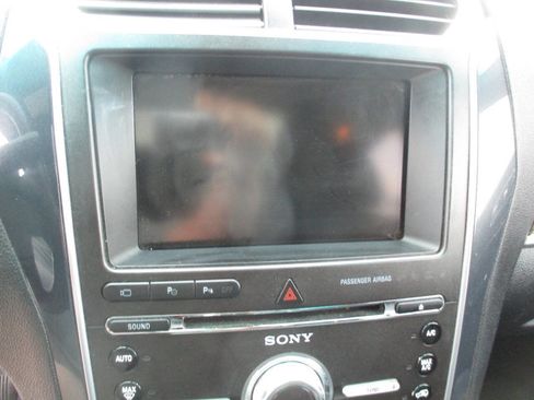 Used 2016 Ford Explorer Limited w/ Equipment Group 301A AWD/4WD image 18