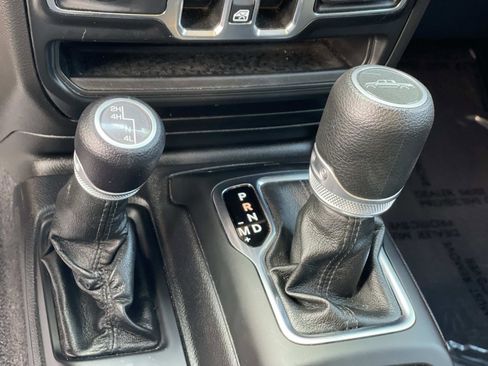 Used 2021 Jeep Gladiator Willys image 16