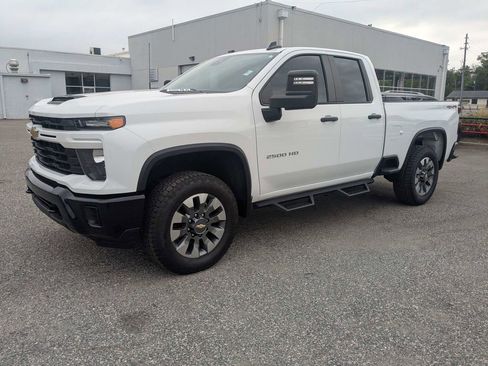 Used 2024 Chevrolet Silverado 2500 Custom w/ Custom Value Package AWD/4WD image 8