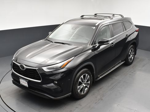 Used 2023 Toyota Highlander XLE AWD/4WD image 21