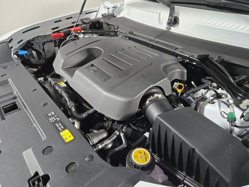 New 2026 Land Rover Defender 130 X-Dynamic SE AWD/4WD image 21