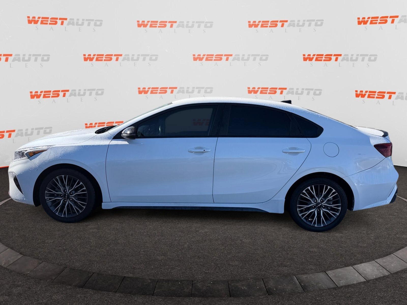 Used 2023 Kia Forte GT-Line FWD image 2