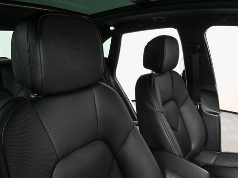 Certified 2026 Porsche Macan AWD/4WD image 24