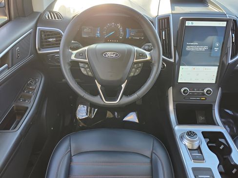 Used 2022 Ford Edge SEL w/ Sport Appearance Package image 16