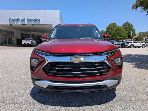 Used 2025 Chevrolet TrailBlazer LT AWD/4WD image 3