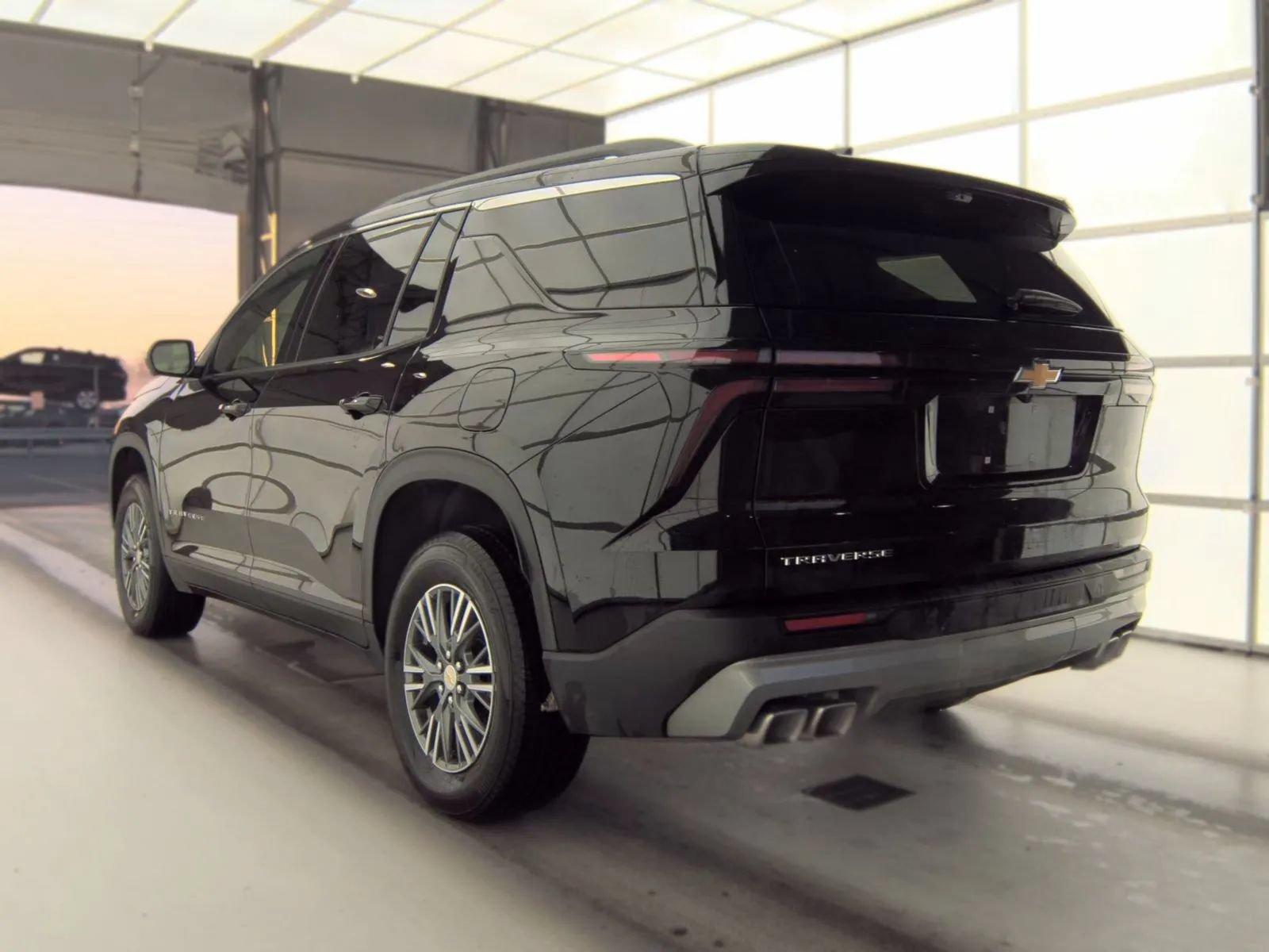 Used 2026 Chevrolet Traverse LT w/ Driver Confidence Package FWD image 8
