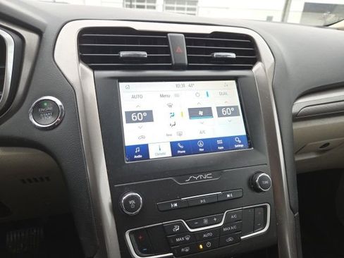 Used 2019 Ford Fusion SE image 14