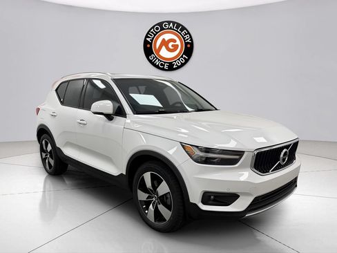 Used 2021 Volvo XC40 T5 Momentum w/ Premium Package AWD/4WD image 1