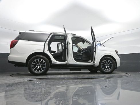 Used 2025 Ford Expedition Platinum image 58