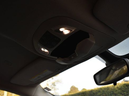 Used 2023 Chrysler Pacifica Touring-L FWD image 26