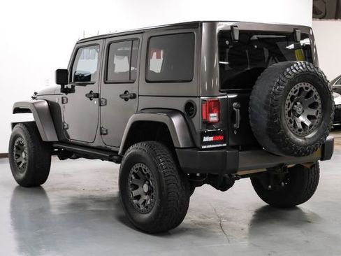 Used 2017 Jeep Wrangler Unlimited Sahara w/ Connectivity Group AWD/4WD image 9