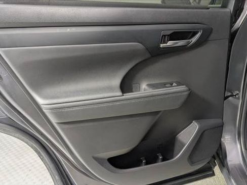 Used 2024 Toyota Highlander XSE FWD image 16