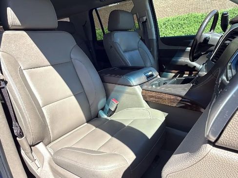 Used 2019 Chevrolet Tahoe LT w/ LT Signature Package image 43