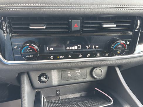 Used 2024 Nissan Rogue SL AWD/4WD image 17