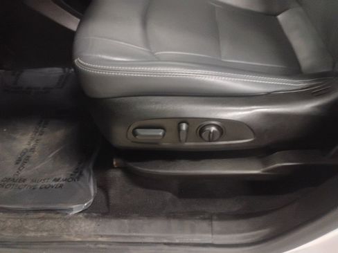 Used 2022 Buick Enclave Essence image 17