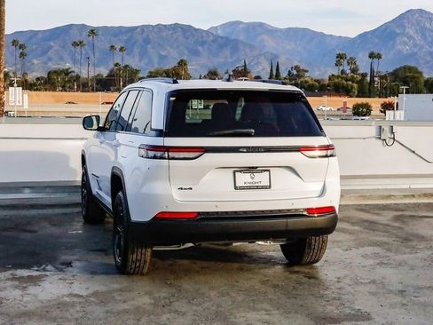 New 2025 Jeep Grand Cherokee Altitude image 7