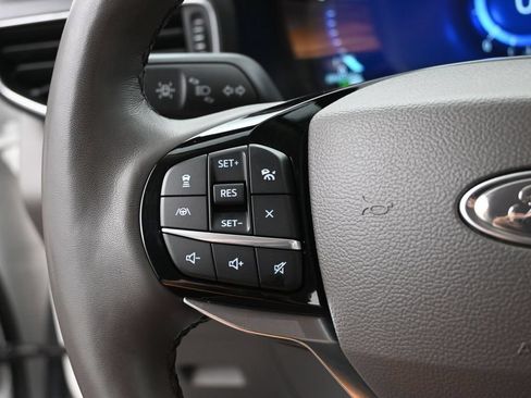 Used 2023 Ford Explorer Platinum w/ Technology Package AWD/4WD image 30