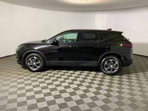 Used 2025 Chevrolet Blazer LT AWD/4WD image 11