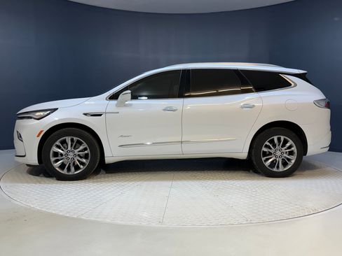 Used 2023 Buick Enclave Avenir image 2