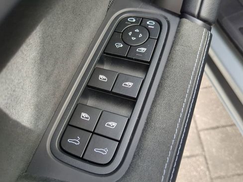 Used 2025 Porsche Cayenne GTS AWD/4WD image 18