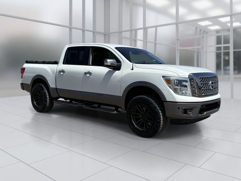 Used 2018 Nissan Titan Platinum Reserve w/ Platinum Utility Package AWD/4WD image 8