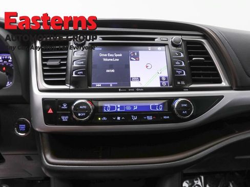 Used 2019 Toyota Highlander XLE AWD/4WD image 12