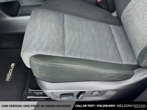 Certified 2021 Nissan Rogue SV FWD image 18