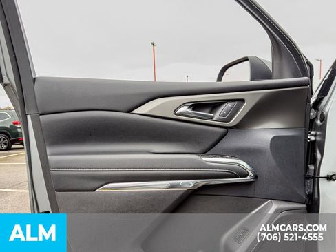 Used 2025 Chevrolet Traverse LT AWD/4WD image 11