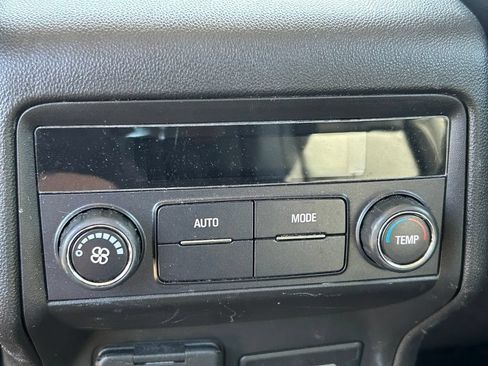 Used 2023 GMC Acadia SLT AWD/4WD image 22