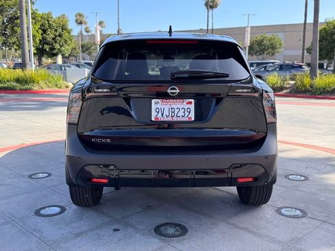 Certified 2025 Nissan Kicks SV FWD image 7