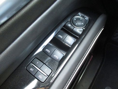 Used 2024 Cadillac Escalade Luxury image 30