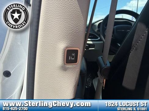 Used 2023 Chrysler Pacifica Touring-L FWD image 23
