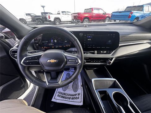 Used 2025 Chevrolet Equinox LT FWD image 13