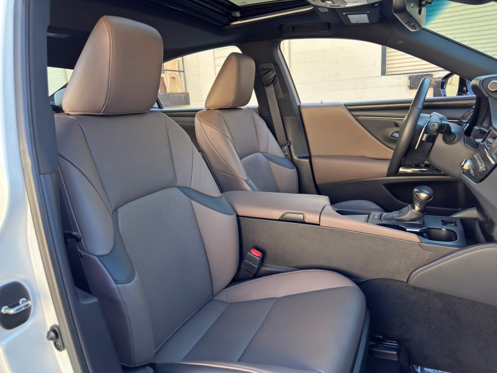 Used 2024 Lexus ES 300h w/ Premium Package FWD image 43