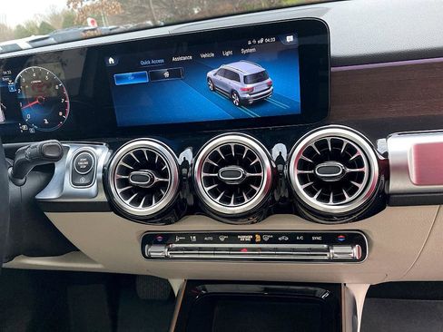 Used 2023 Mercedes-Benz GLB 250 4MATIC image 16