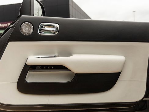 Used 2018 Rolls-Royce Wraith RWD image 45