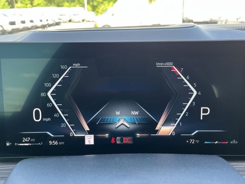 Used 2024 BMW X7 xDrive40i w/ Premium Package AWD/4WD image 21