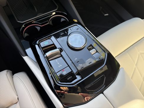 New 2026 BMW i5 eDrive40 image 17