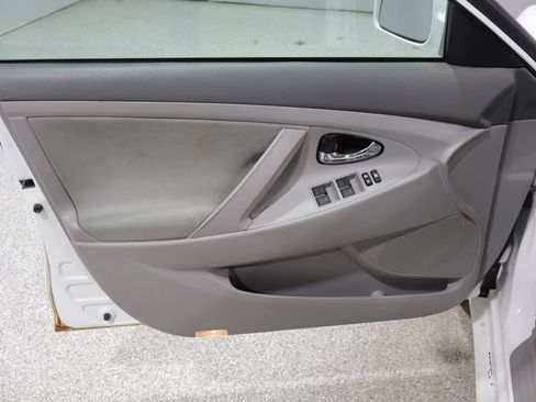 Used 2011 Toyota Camry LE w/ Fleet Convenience Pkg FWD image 12
