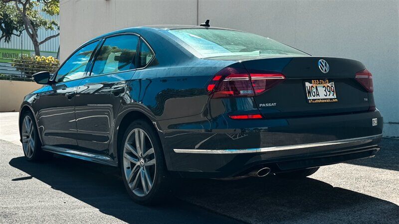 Used 2018 Volkswagen Passat 2.0T R-Line w/ R-Line Lighting Package FWD image 3