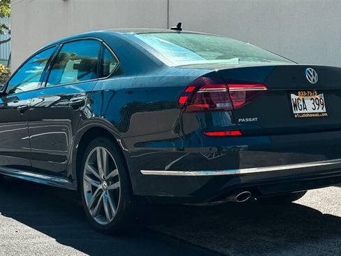 Used 2018 Volkswagen Passat 2.0T R-Line w/ R-Line Lighting Package FWD image 3