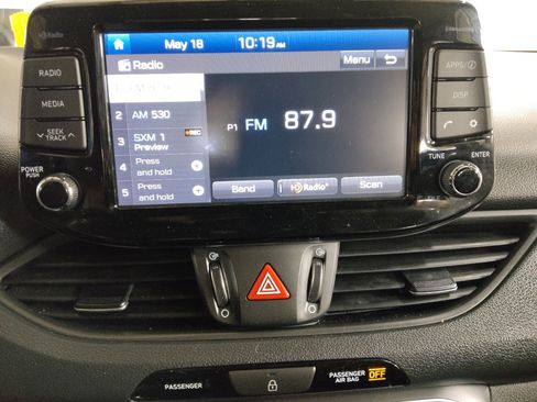 Used 2019 Hyundai Elantra GT FWD image 25