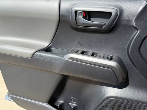 Used 2020 Toyota Tacoma SR5 RWD image 22