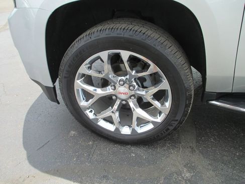 Used 2019 GMC Yukon SLT w/ Open Road Package AWD/4WD image 14