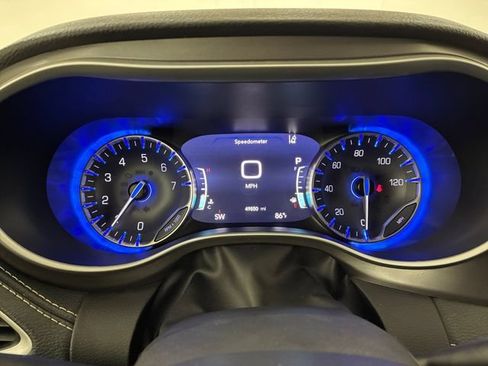 Used 2023 Chrysler Pacifica Touring-L FWD image 25