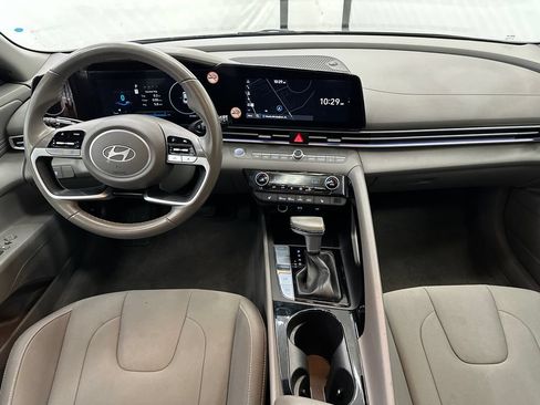 Used 2025 Hyundai Elantra SEL FWD image 21