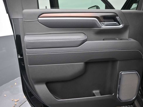 New 2026 GMC Sierra 2500 Denali w/ Denali Reserve Package image 17