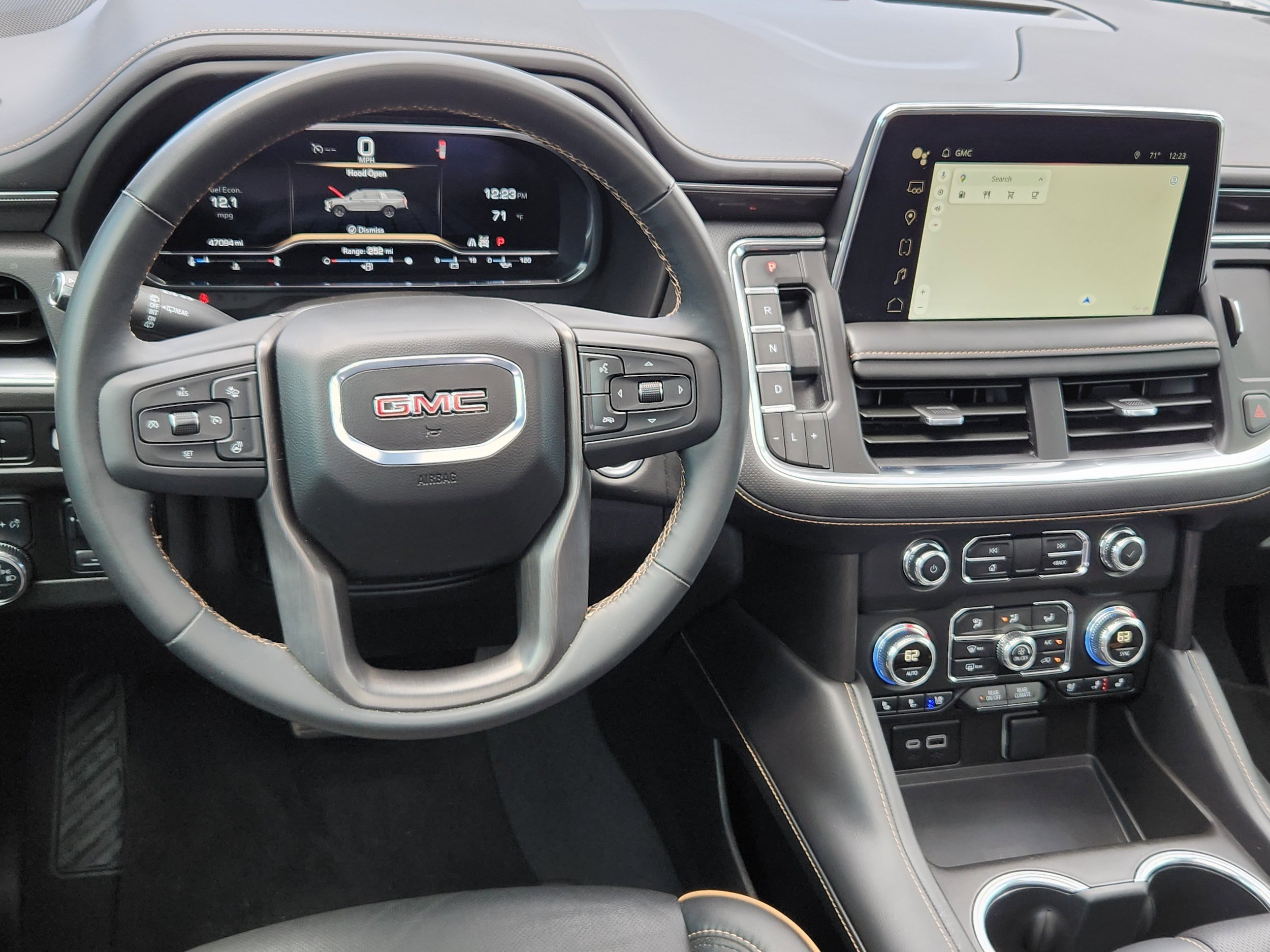 Used 2024 GMC Yukon AT4 w/ Technology Package AWD/4WD image 9