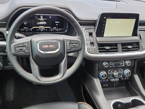 Used 2024 GMC Yukon AT4 w/ Technology Package AWD/4WD image 9