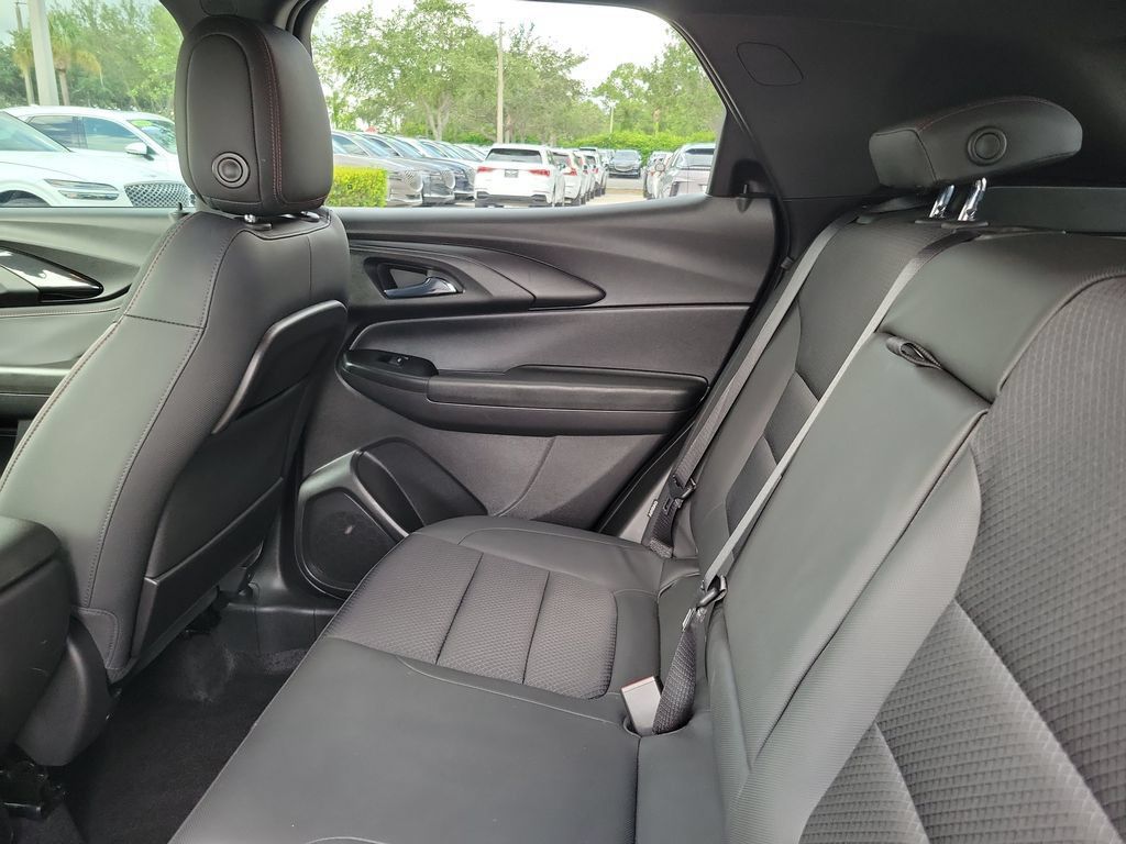 Used 2021 Chevrolet TrailBlazer RS w/ Sun and Liftgate Package FWD image 12